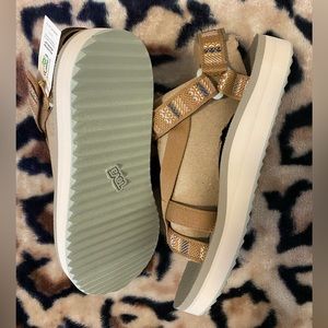 Brand new Tevas sandles